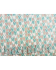 Algodón fondo verde con corazones